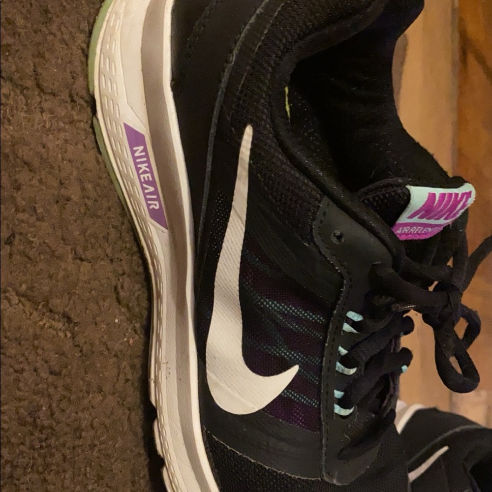 Nike air tennis shoes